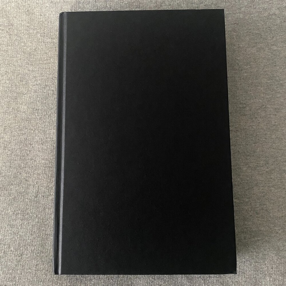 Illumicrate Edition Signed Sprayed Edge The Girl And The Stars By Mark Lawrence - Picture 12 of 15
